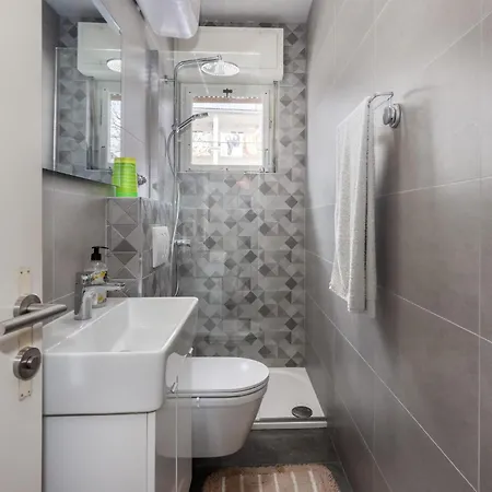 Awesome In With Kitchen Apartment *